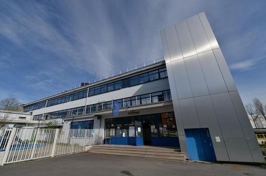 Groupe scolaire Le Vau, Paris 20e — revêtements de sol, placo, isolation et ravalement par RIVEX