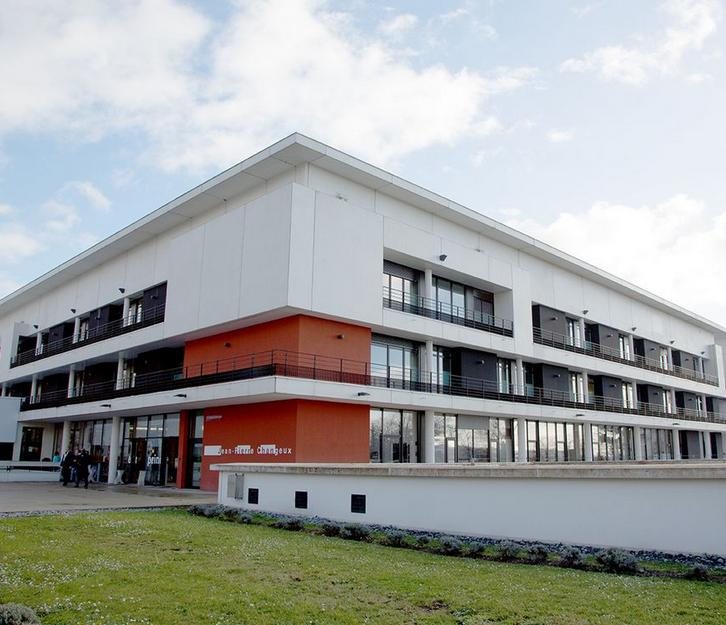 Hôpital Simone-Veil d'Eaubonne, Val-d'Oise — revêtements de sol, placo et peinture par RIVEX